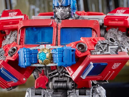 Transformers Movie Masterpiece Optimus Prime Rolls Out from Hasbro