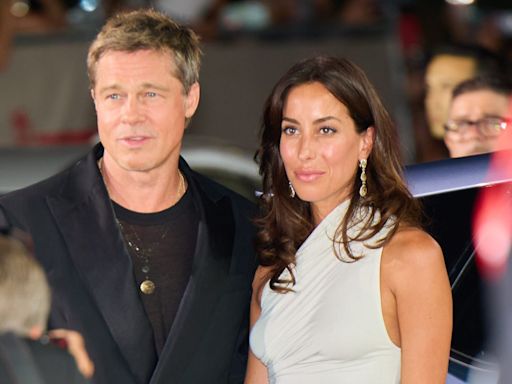 Los gestos románticos de Brad Pitt a Inés de Ramón en su debut como pareja en el Festival de Venecia