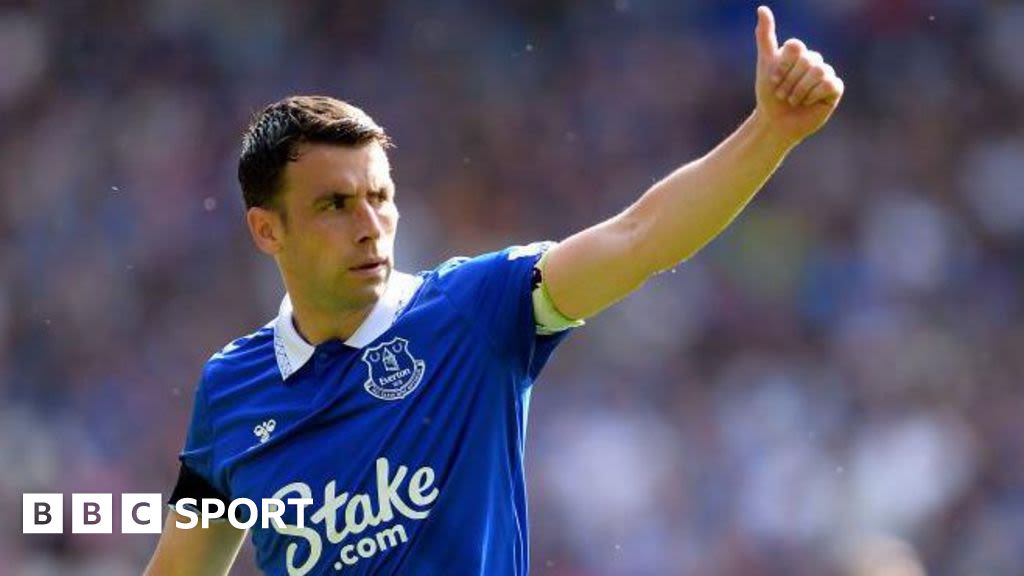 Everton captain Seamus Coleman offered new contract by Toffees