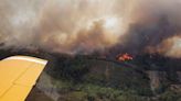 Los incendios forestales en Grecia arden durante días y se espera que se evacuen más turistas