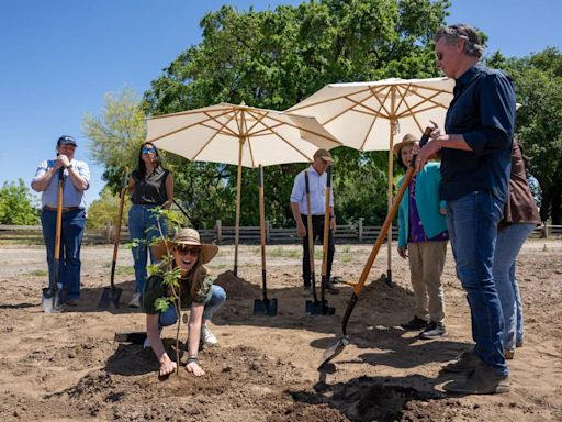 Gavin Newsom visita Modesto para inaugurar el primer parque estatal de CA desde 2009