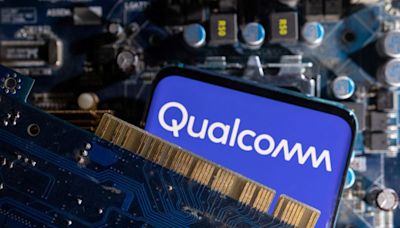 Chipmaker Qualcomm forecasts upbeat revenue, warns of trade-curb impact