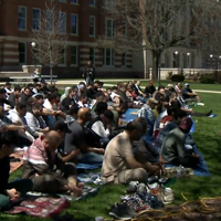 Hundreds gather for Muslim prayer service at UW-Milwaukee