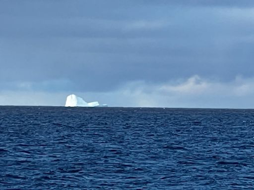 Tierra del Fuego: un iceberg flota cerca de la Isla de los Estados