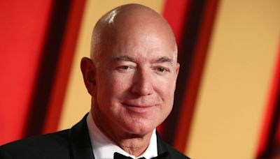 Jeff Bezos is facing a dilemma as ethical questions surrounding The Washington Post publisher grow louder | CNN Business