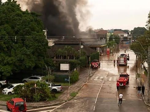 Temporal en Brasil: en medio de las inundaciones, explotó una gasolinera en Porto Alegre y provocó al menos dos muertes