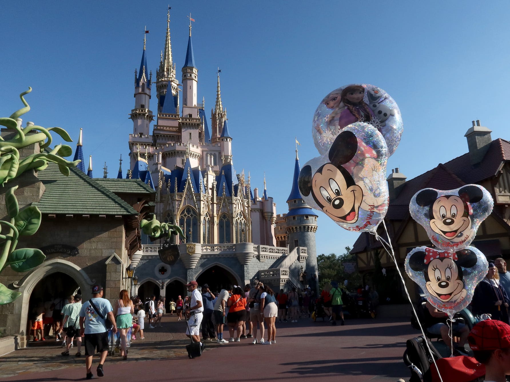 Former Disney World employees share 8 of their favorite places to eat in the theme parks