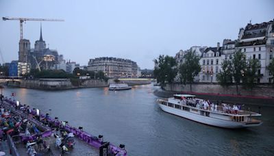 Se instala la incertidumbre en París 2024: cancelan entrenamientos en el Sena por la mala calidad del agua - La Tercera