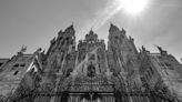 ¿Cuáles son los símbolos del Año Santo Jacobeo en la Catedral de Santiago de Compostela?