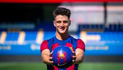 Official: Barcelona sign 22-year-old centre-forward on a five-year contract