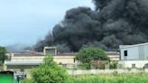 快訊／台南鐵皮工廠「全面燃燒」！堆放約150kg甲苯 警消急灌救