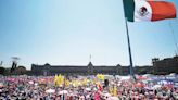 Gana la Marea Rosa la lucha por el Zócalo, crónica de Héctor de Mauleón | El Universal