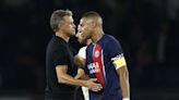 Luis Enrique rifa una camiseta de Mbappé