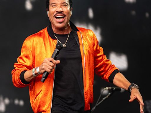 How Lionel Richie Made Music History And Stacked A $200 Million Net Worth