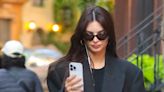 Emily Ratajkowski just showed us how to nail the biggest trend of the season