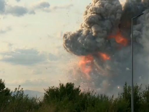 Incendio de 13 horas en un almacén de fuegos artificiales en Bulgaria