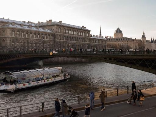 Poop in the Seine? Explaining Olympics swimming controversy, protests over Paris river pollution | Sporting News Australia