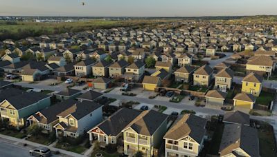 US Existing-Home Sales Unexpectedly Fall, Prices Stay High