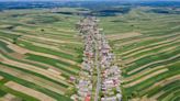 El pueblo de una sola calle donde viven 6.000 personas