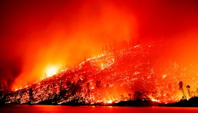 Thompson Fire in Northern California forces thousands to evacuate as blaze rages uncontained