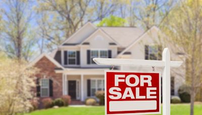 Home prices reach record high of $387,600, putting damper on spring season