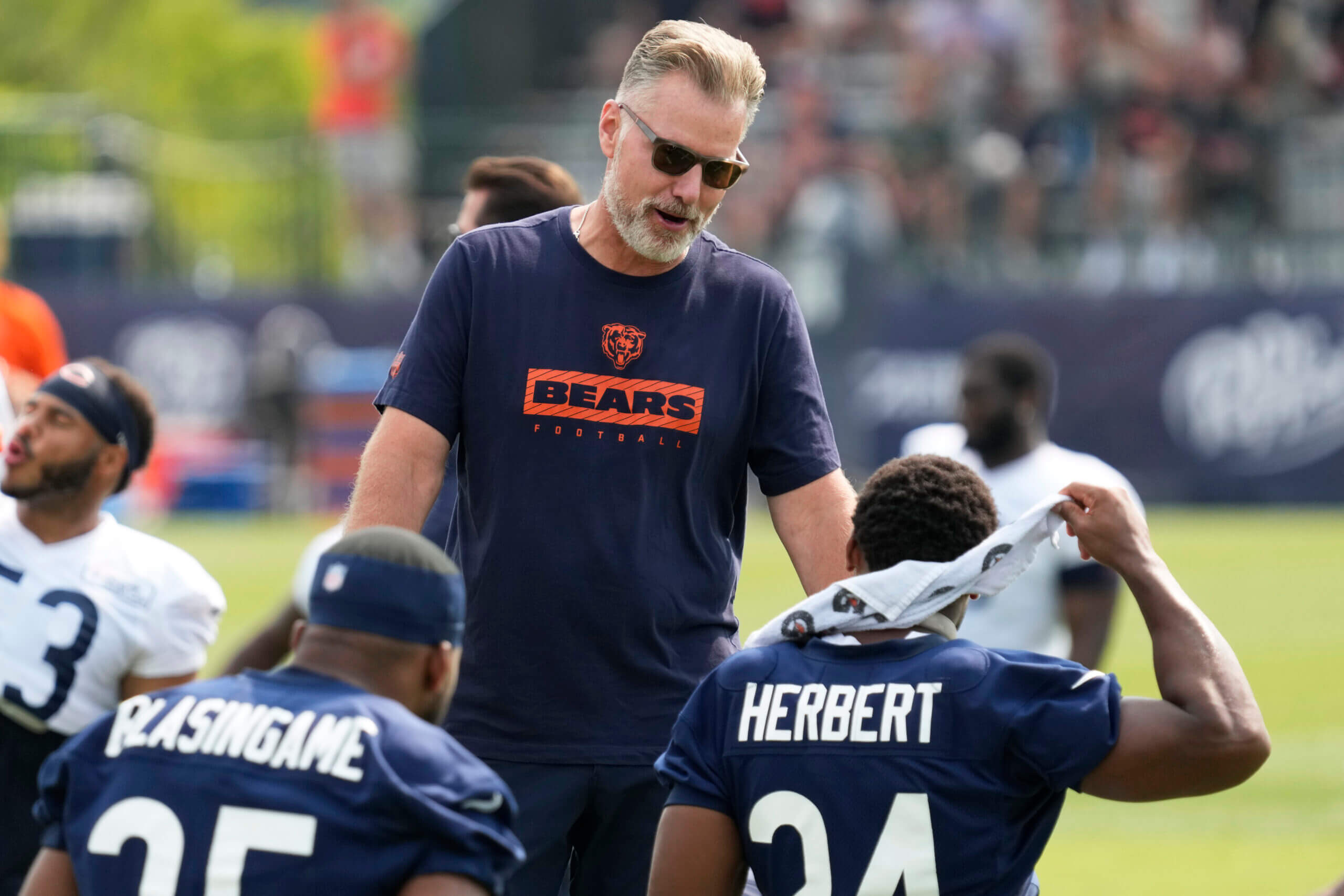 Bears camp: Center battle set to heat up, defense wins the day vs. Caleb Williams