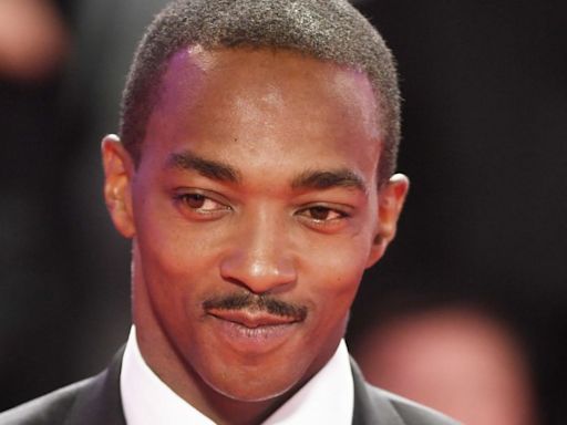 Look: Anthony Mackie is Captain America in new photo on Fourth of July