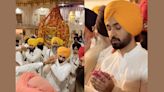Diljit Dosanjh offers prayers at Gurdwara in Delhi, also participates in community services