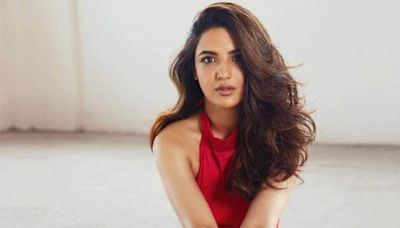 Actress Jasmin Bhasin stands by actors who undergo facial surgery, says 'Has anyone ever thought that this trend...'