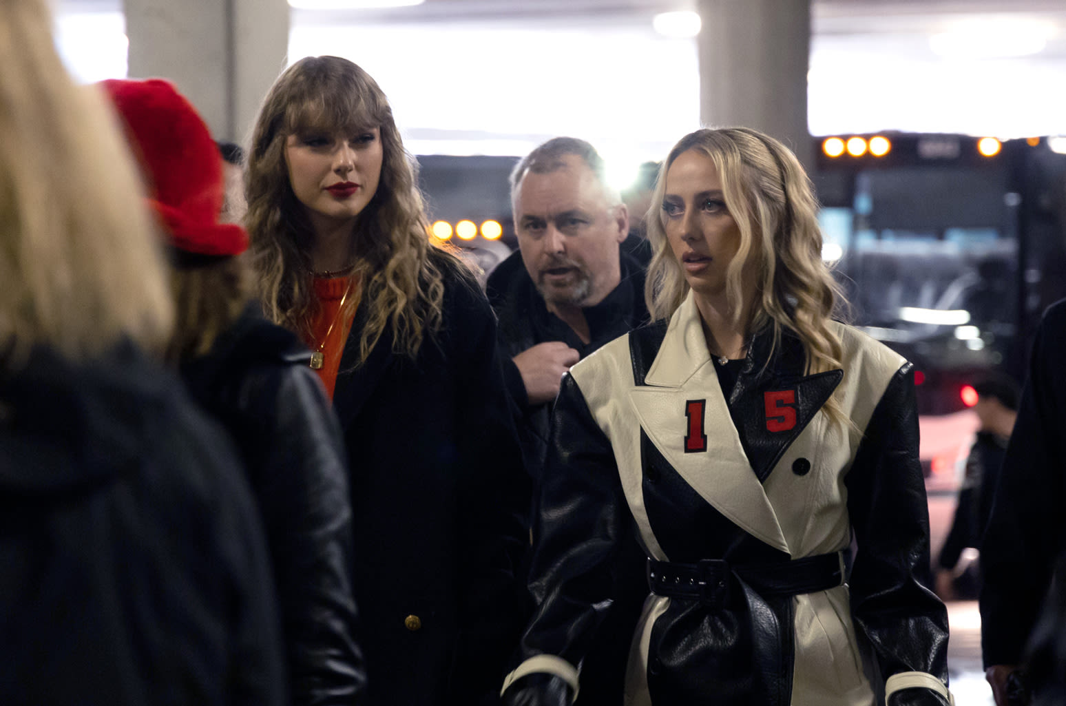 Taylor Swift & Travis Kelce Double Date With Patrick & Brittany Mahomes in New Photos