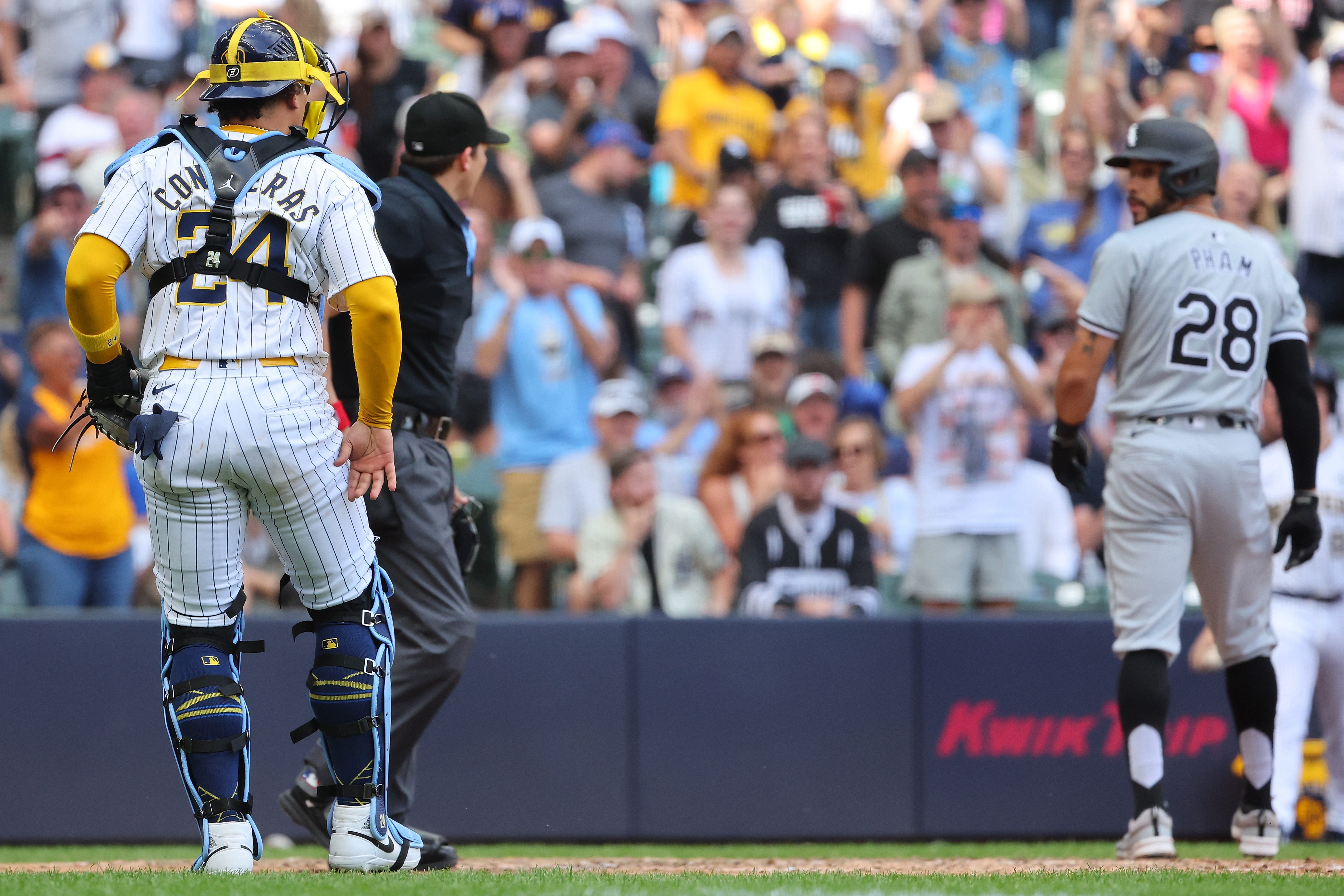 Play at plate leaves White Sox's Tommy Pham infuriated with Brewers