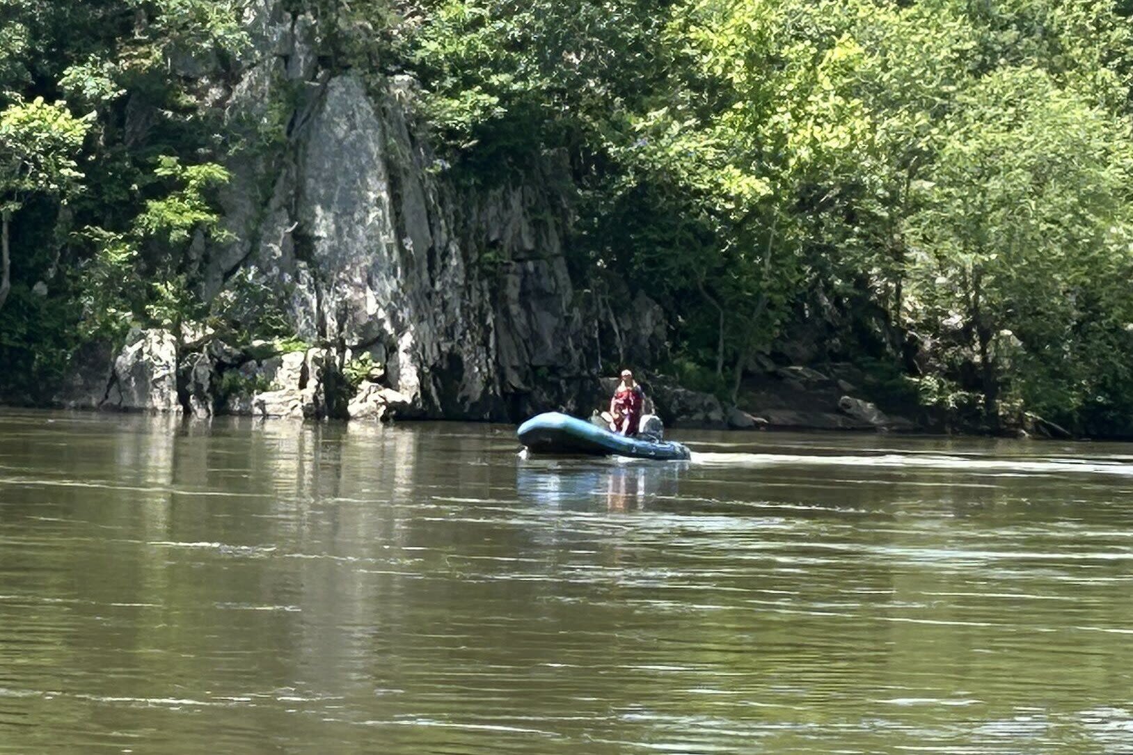 Search continues for missing swimmer near Great Falls; first responders warn public about ‘dangers’ of Potomac River currents - WTOP News