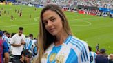 Caro Calvagni sorprendió a todos al mostrar cómo armó su look para la semifinal de la Copa América