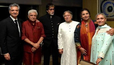 Amitabh Bachchan-Jaya Bachchan pose with Shabana Azmi-Javed Akhtar in throwback PIC; fans say 'Combined talent of acting, writing and music'