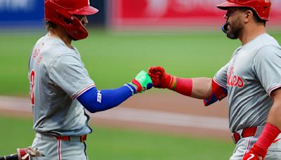 Kyle Schwarber's leadoff bomb, four other homers power Phillies to 9-3 win over Padres