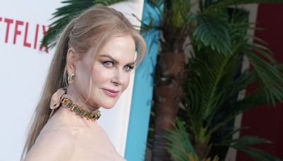 Nicole Kidman, 57 ans, divine dans une robe longue moulante irisée : elle fascine