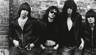 "Ramones": la historia del disco clave del punk que ahora se reedita en vinilo con una colección de El País