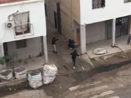 Pánico y tensión: mujeres y niños quedaron en medio de una feroz balacera por una pelea entre narcos en el Barrio 20 de Villa Lugano