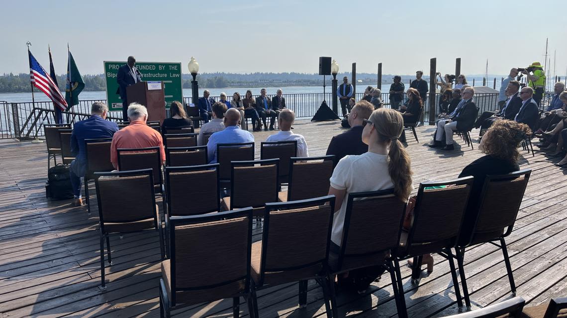 Washington lawmakers celebrate federal funding for Interstate Bridge replacement