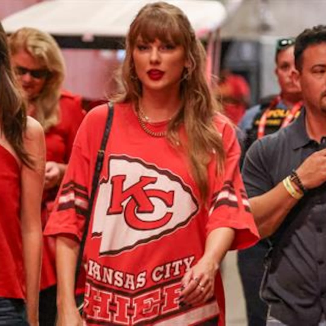 Taylor Swift Supports Travis Kelce at Chiefs Game After Her Historic Win at the MTV VMAs - E! Online