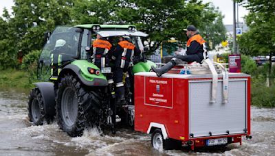 Kanzler im Hochwassergebiet - zweites Flutopfer geborgen