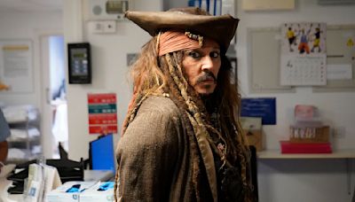 Johnny Depp dresses up as Captain Jack Sparrow to visit hospital