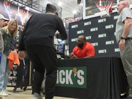 Sunday Sports: Former SU QB, Longtime pro Donovan Mcnabb greets fan in Watertown