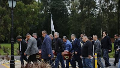 El último adiós: César Luis Menotti se fue rodeado de gente de fútbol y aire de selección argentina