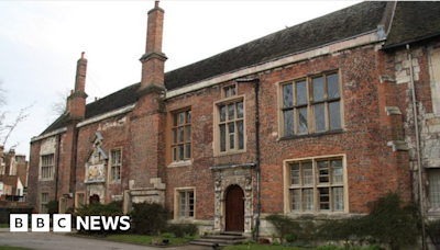 King's Manor: Campaign bid to stop University of York leaving