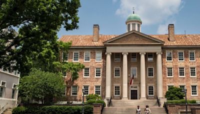 Hundreds of faculty and staff members call on UNC-CH to dismiss charges against student protesters