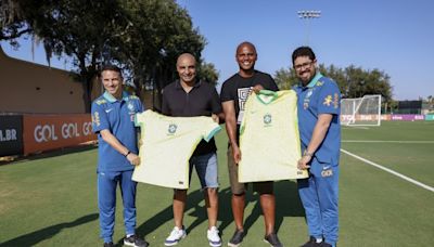 Emerson e Jefferson visitam seleção brasileira em Orlando e acompanham treino