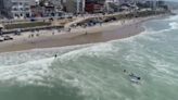 VIDEO: Rescatan a persona que fue arrastrada por las olas en Playas de Tijuana