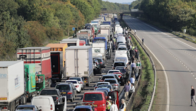 Fact Check: A Pic Supposedly Shows People Fleeing London After Sadiq Khan Re-Elected Mayor of London Mayor. Here's the Reality