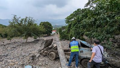 高雄六龜土石流2684戶停水 搶修車輛遭掩埋人員驚險逃生